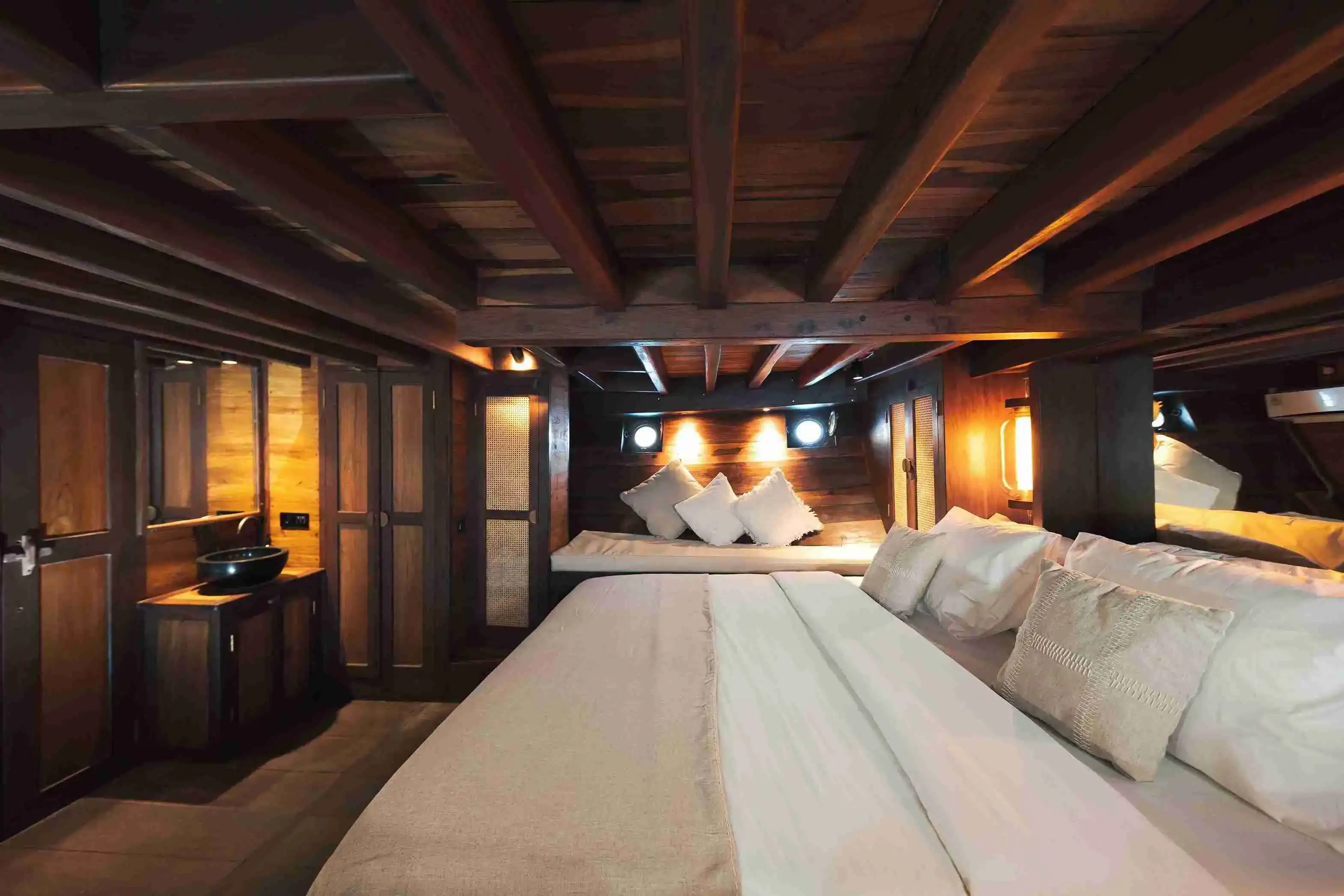 Nataraja Liveaboard by Boat Komodo Trip