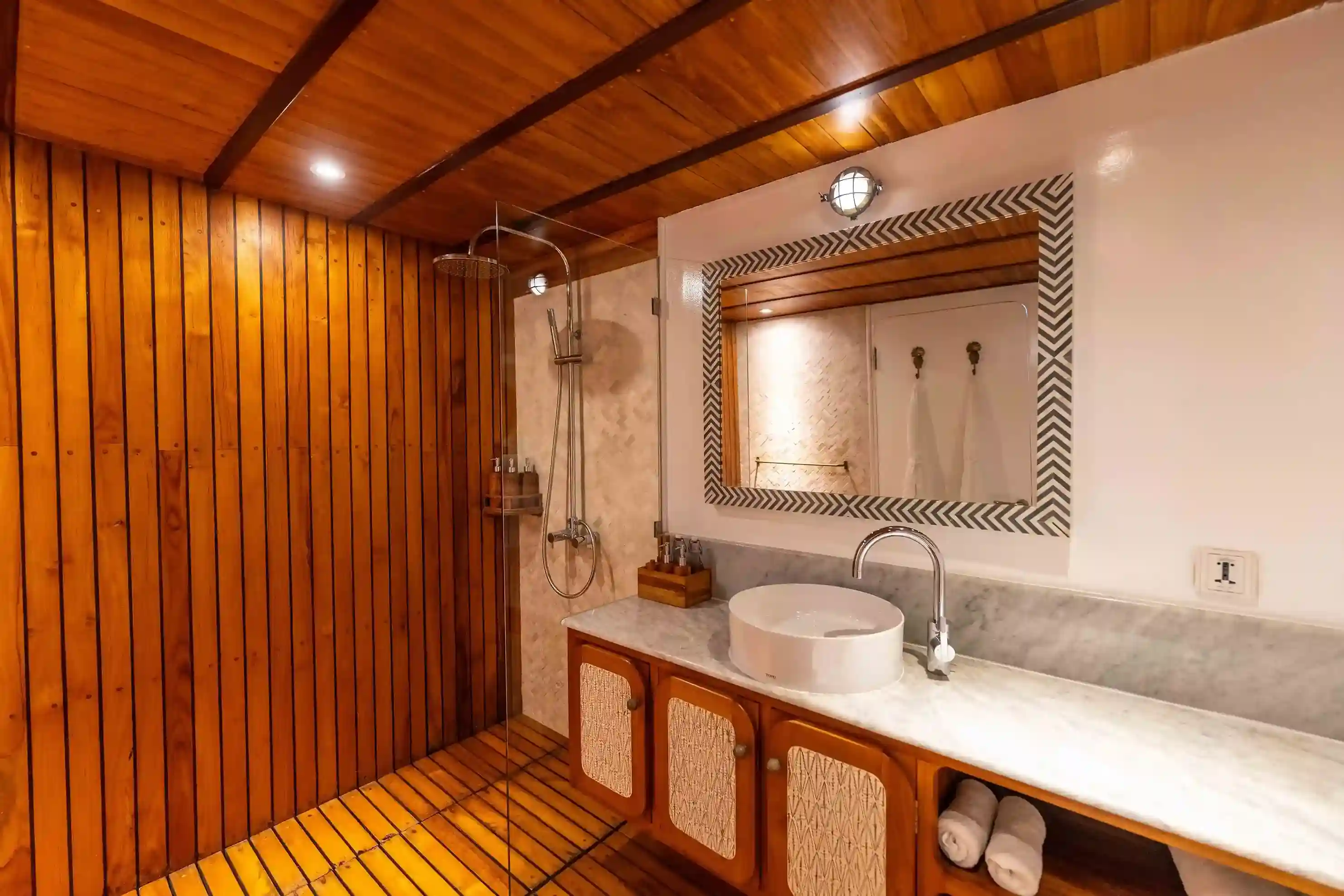 Rascal Master Cabin | Rascal Voyage | Boat Komodo Trip