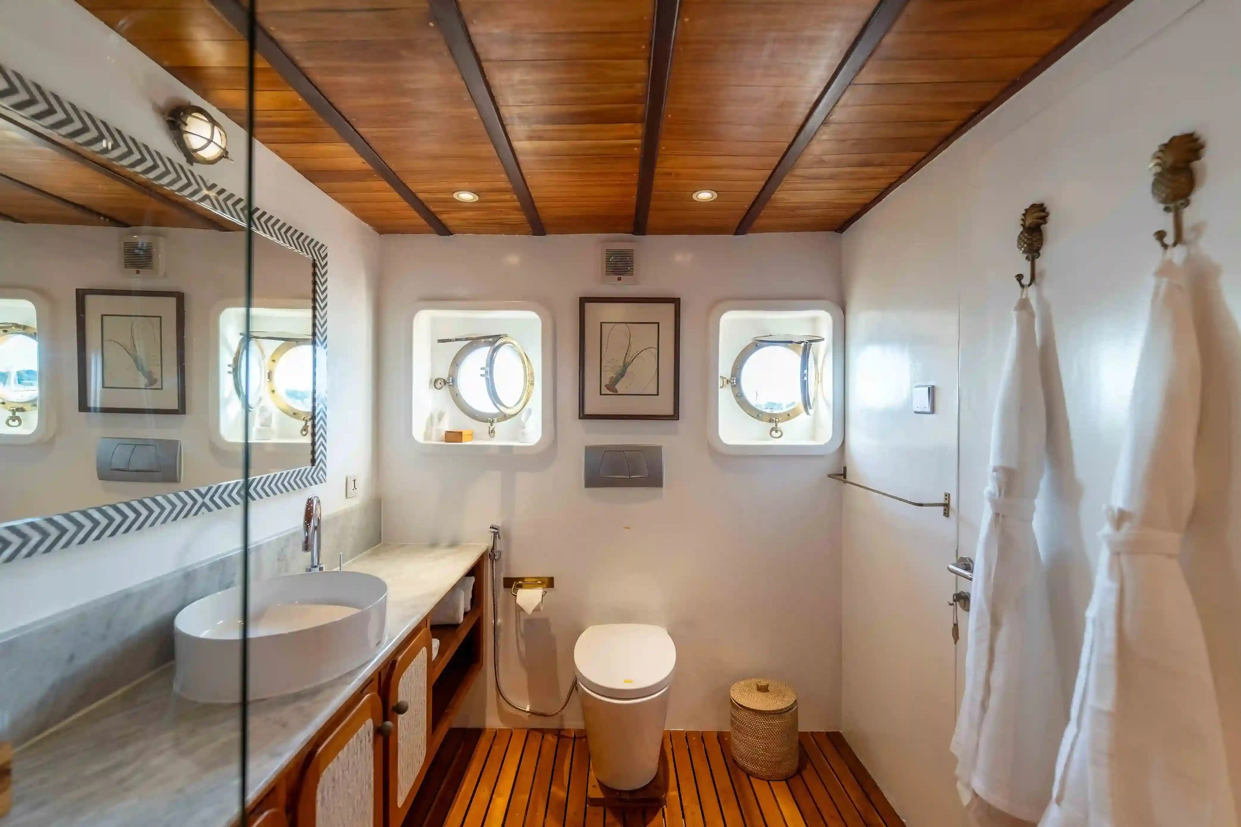 Rascal Master Cabin | Rascal Voyage | Boat Komodo Trip