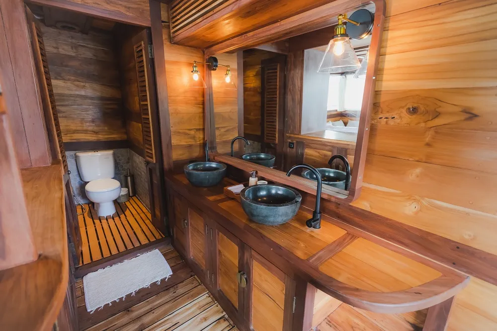 Senja Liveaboard by Boat Komodo Trip