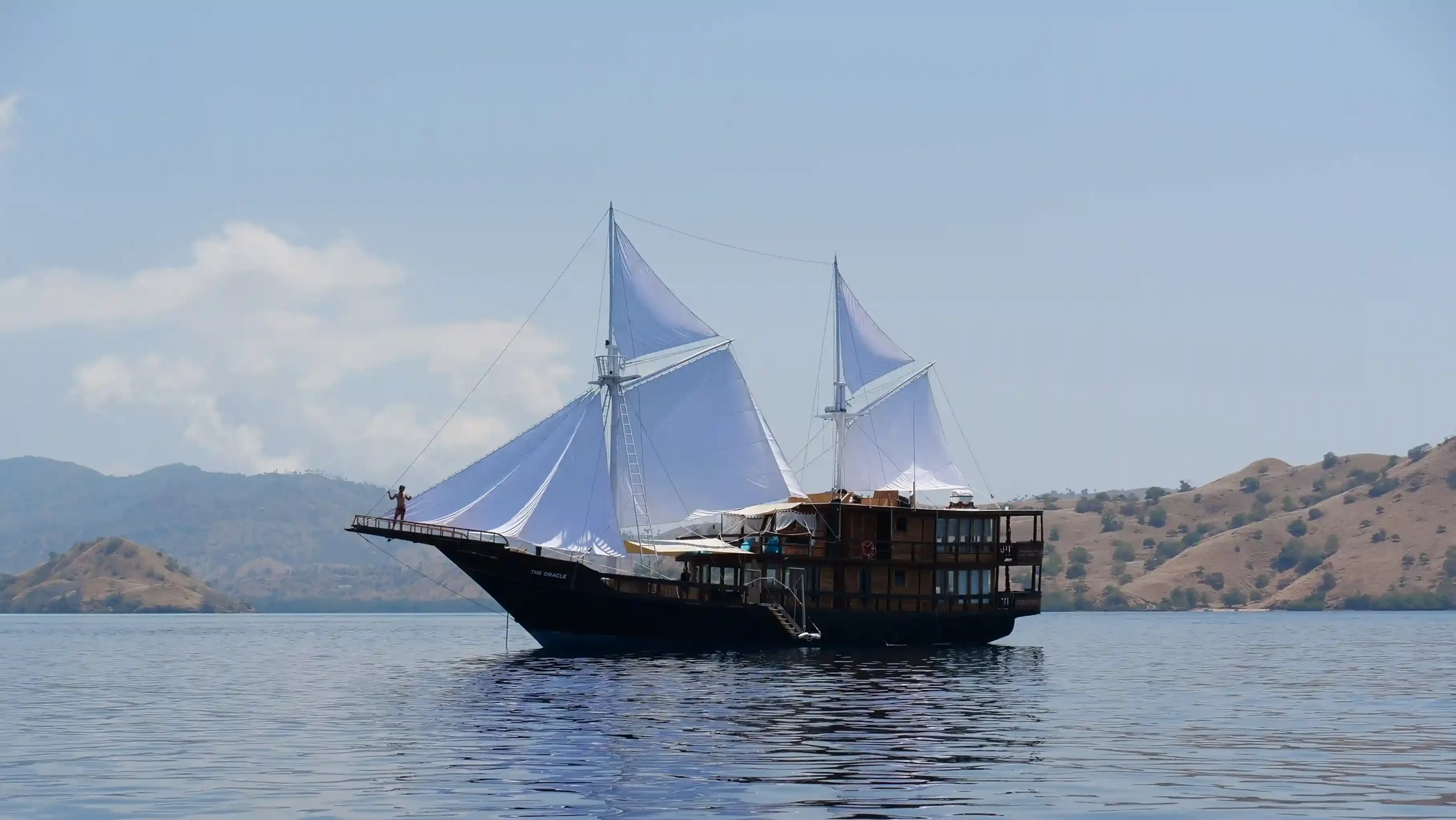 The Oracle Yacht | Boat Komodo Trip