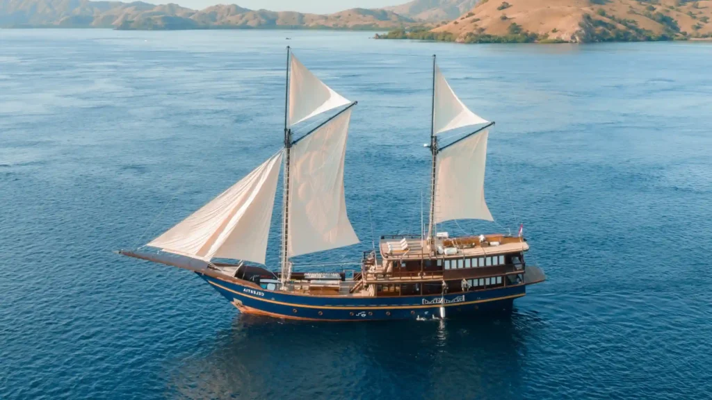 Celestia Yacht Cruise Phinisi Charter by Boat Komodo Trip