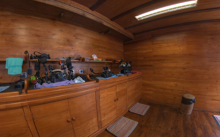 Damai 2 Liveaboard by BoatKomodoTrip