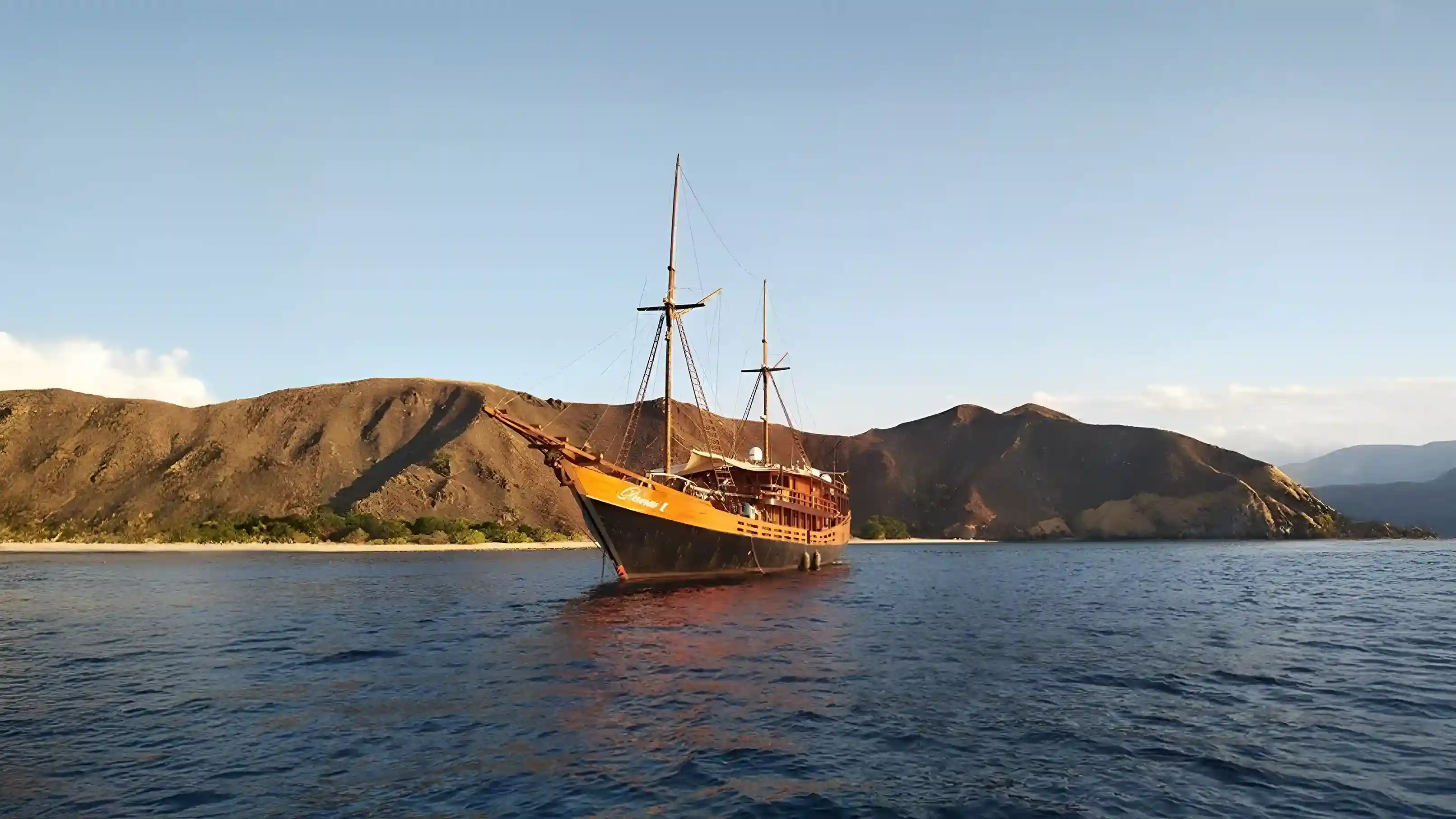 Damai 2 Liveaboard by BoatKomodoTrip