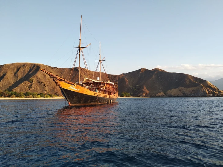 Damai 2 Liveaboard by BoatKomodoTrip