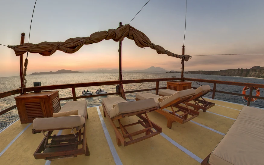 Damai 2 Liveaboard by BoatKomodoTrip