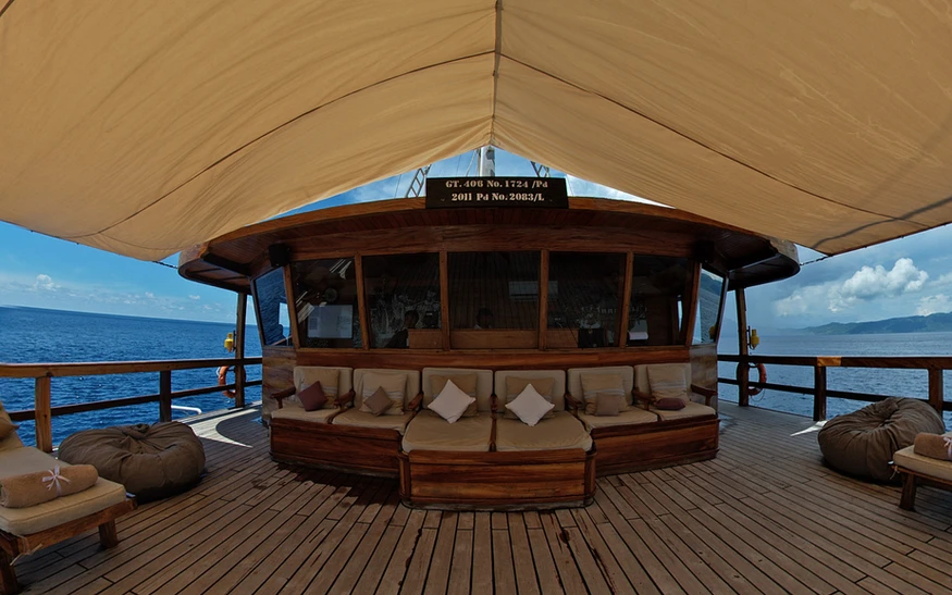 Damai 2 Liveaboard by BoatKomodoTrip