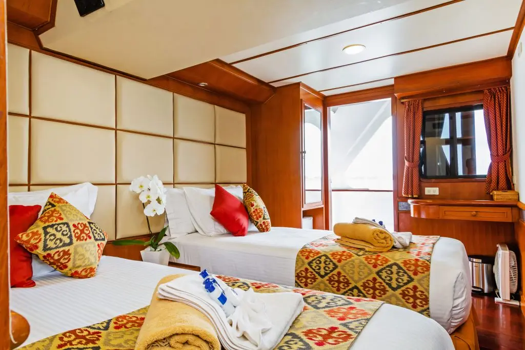 Delux Cabin on Mermaid I Cruise Voyage Phinisi | Raja Ampat | Boat Komodo Trip