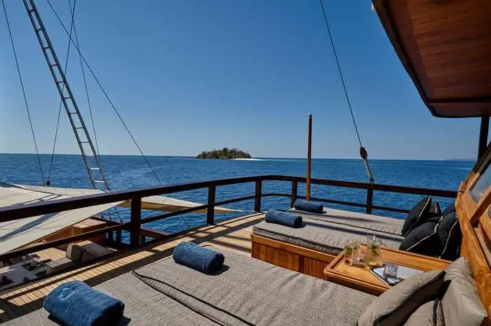 The Oracle Liveaboard by Boat Komodo Trip