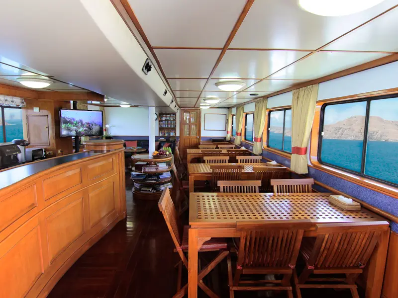 Saloon on Mermaid I Cruise Voyage Phinisi | Raja Ampat | Boat Komodo Trip