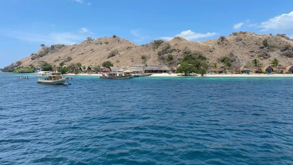 Sebayur Island | Komodo Tour | Boat Komodo Trip