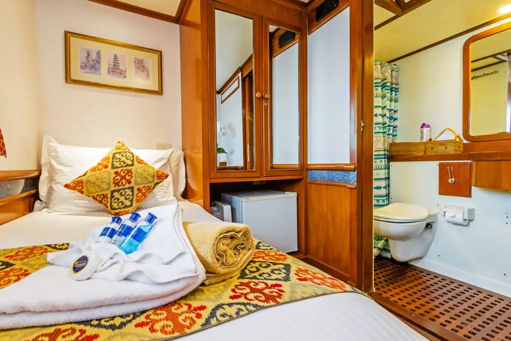 Single Cabin on Mermaid I Cruise Voyage Phinisi | Raja Ampat | Boat Komodo Trip