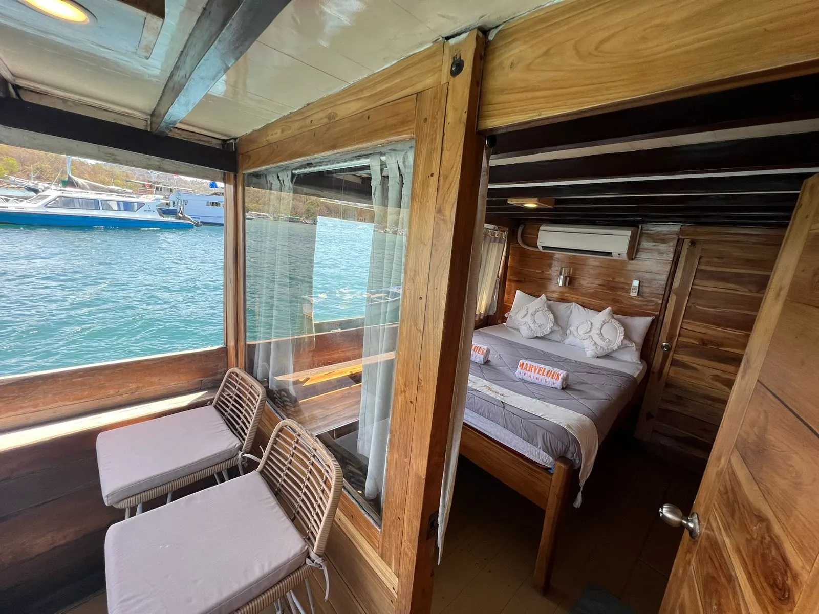 Marvelous Yacht Cruise Phinisi Private Cabin 1 - BoatKomodoTrip