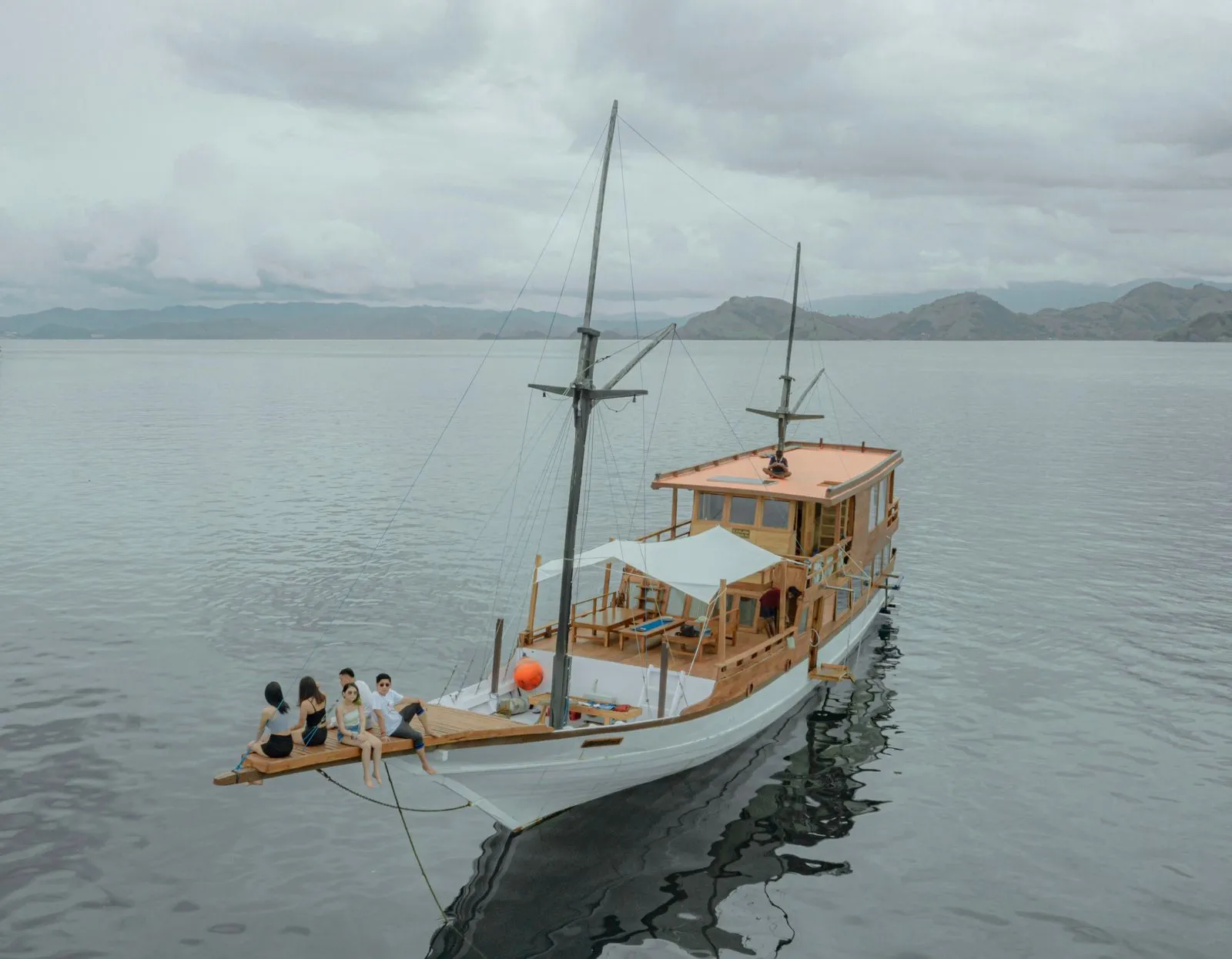 Marvelous Yacht Cruise Phinisi - BoatKomodoTrip