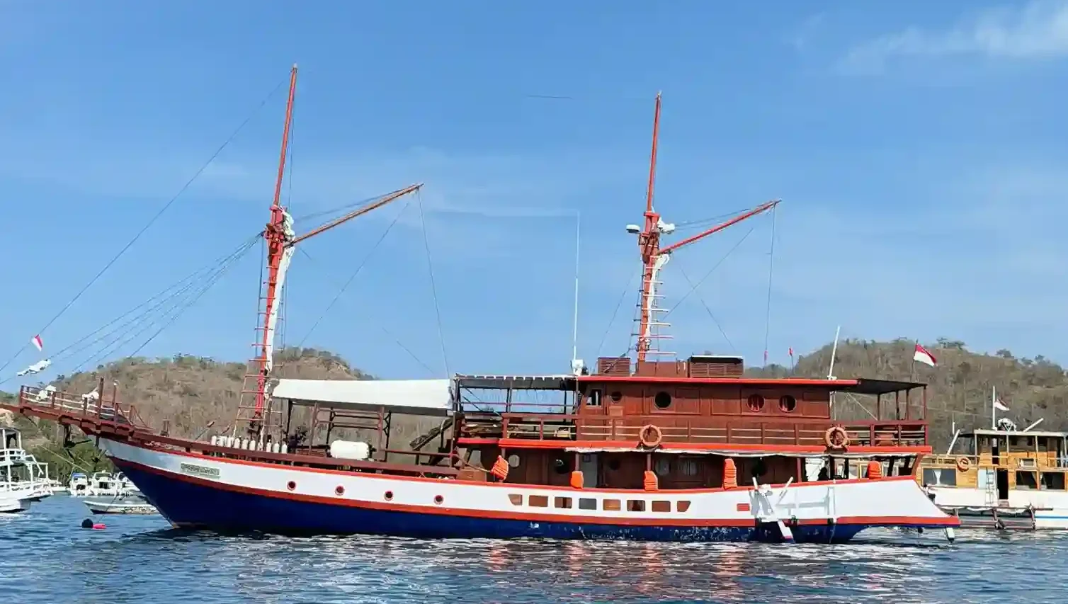 Radea 2 Phinisi: Deluxe Komodo Private Charter