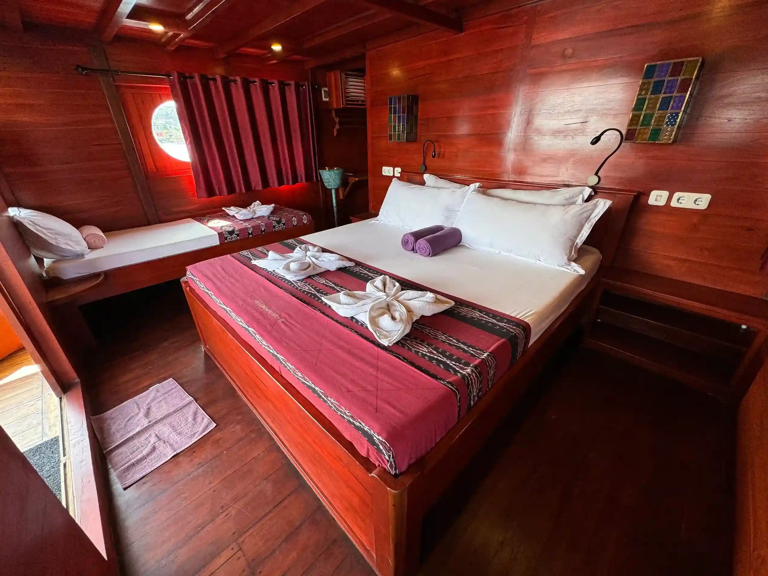 Radea 2 Cruise Phinisi by BoatKomodoTrip