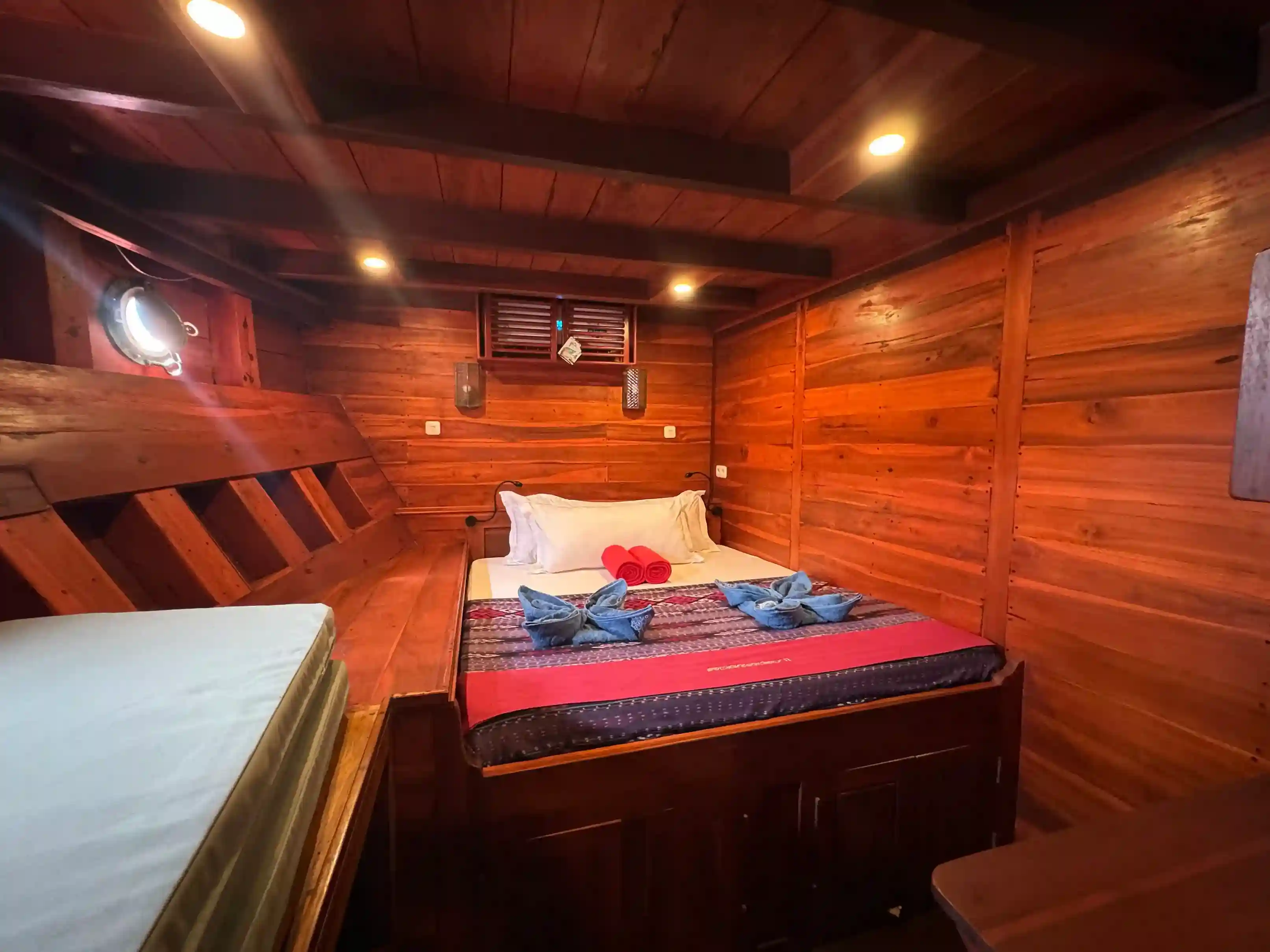 Radea 2 Cruise Phinisi by BoatKomodoTrip