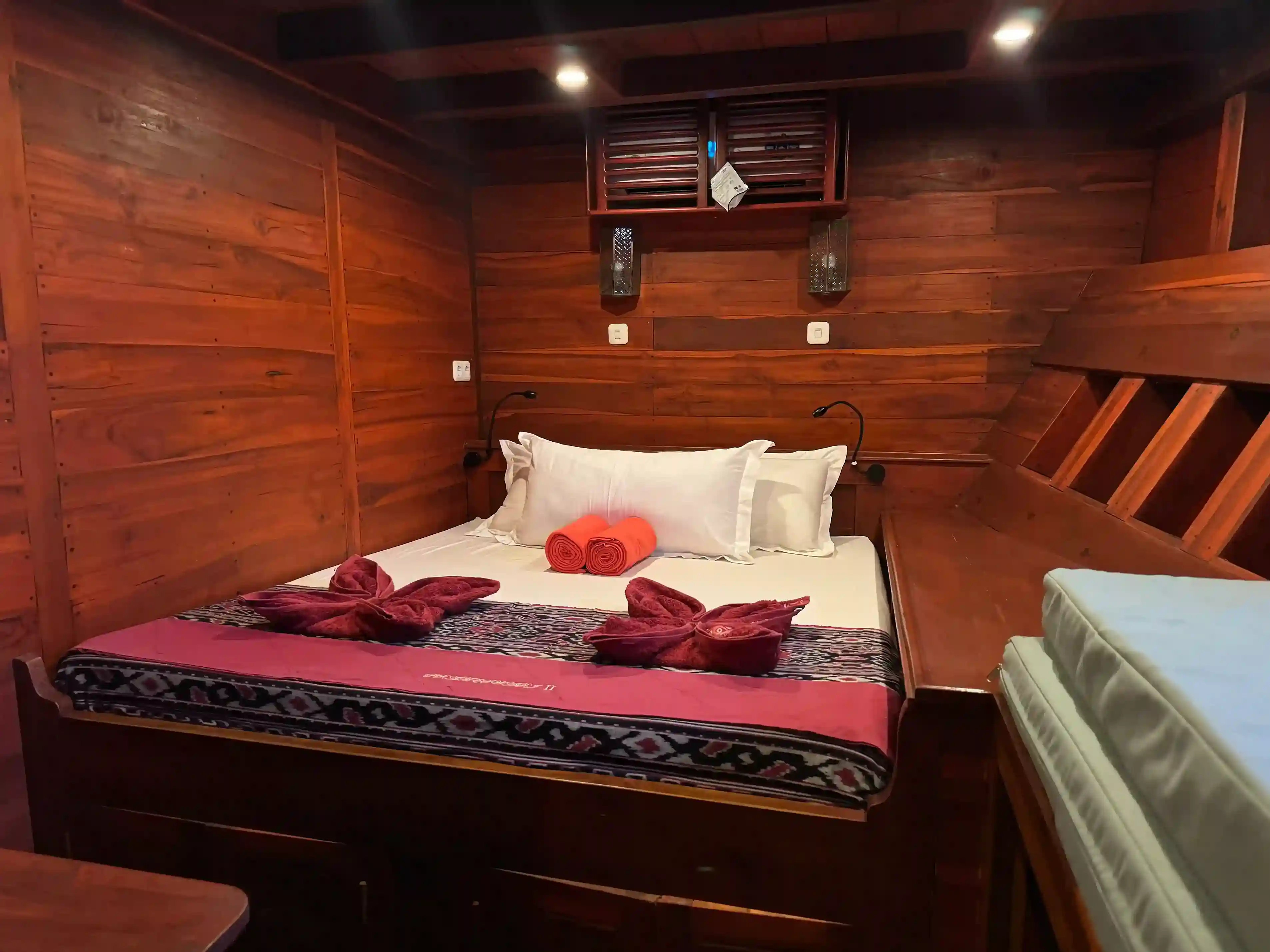 Radea 2 Cruise Phinisi by BoatKomodoTrip