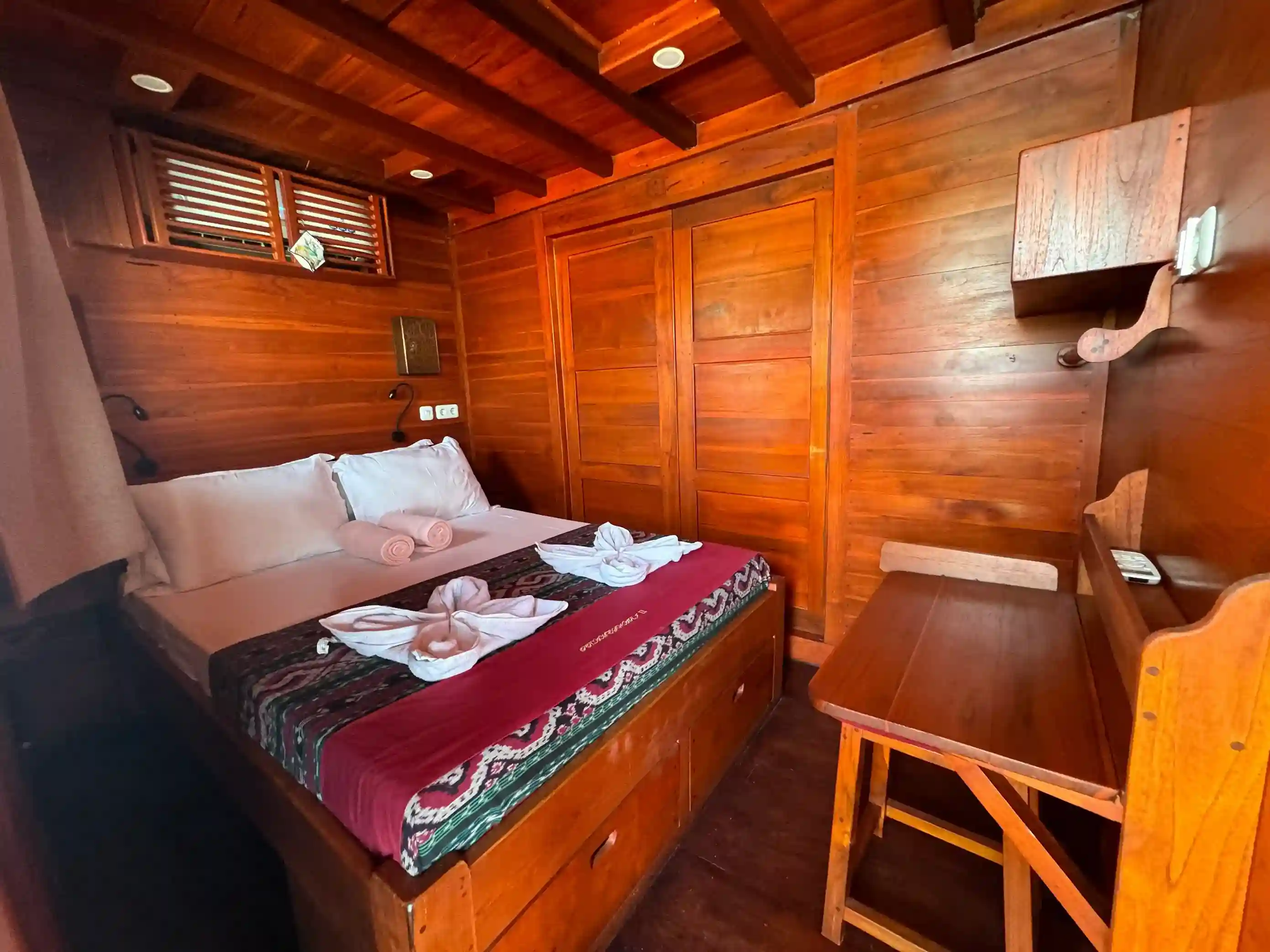 Radea 2 Cruise Phinisi by BoatKomodoTrip