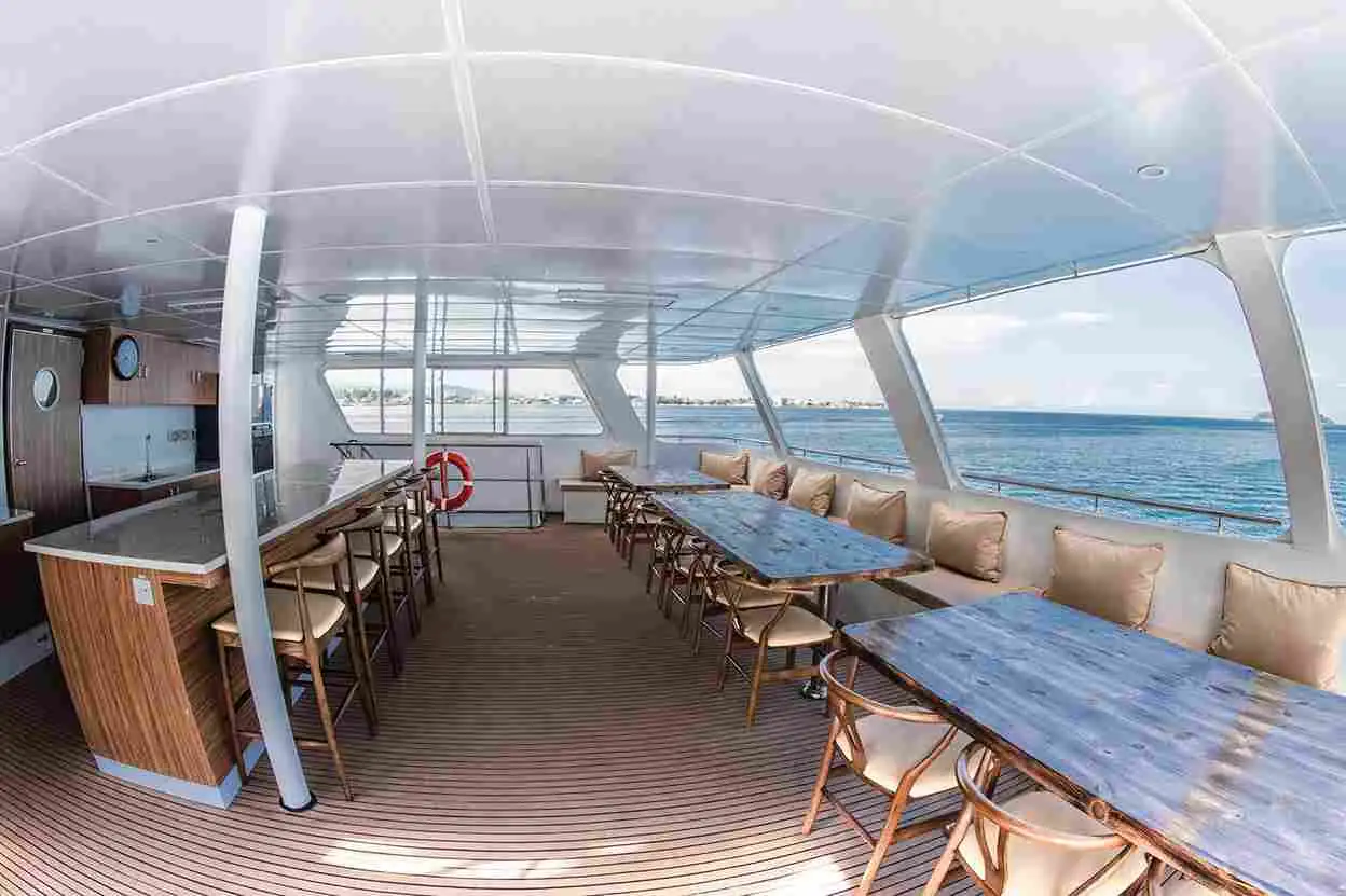 White Manta Liveaboard by Boat Komodo Trip