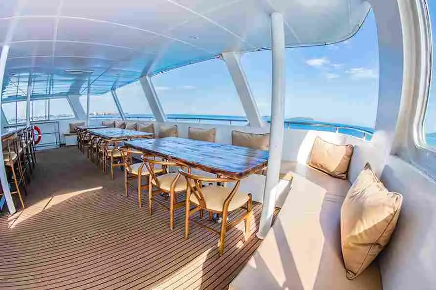 White Manta Liveaboard by Boat Komodo Trip