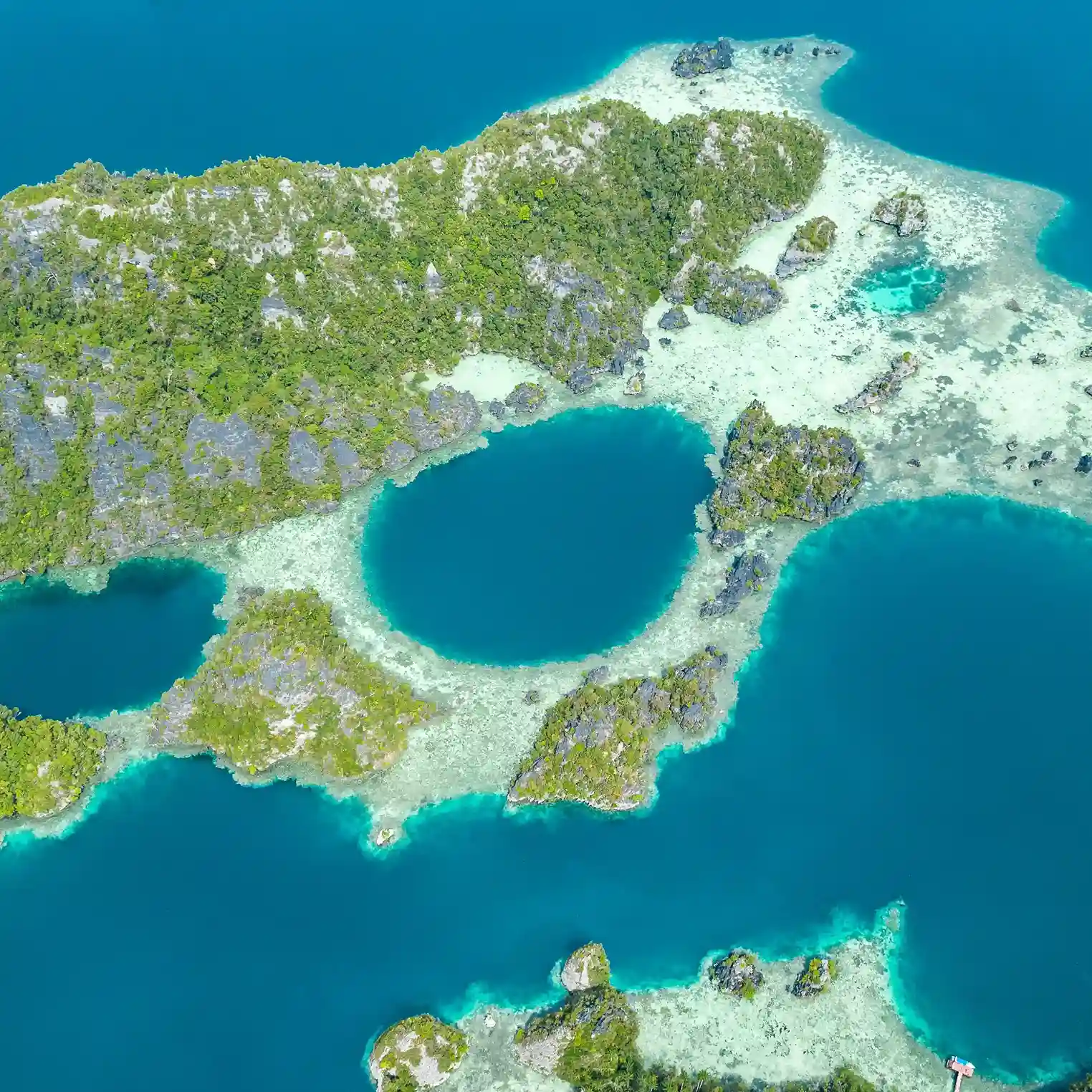 Puncak Harfat Raja Ampat