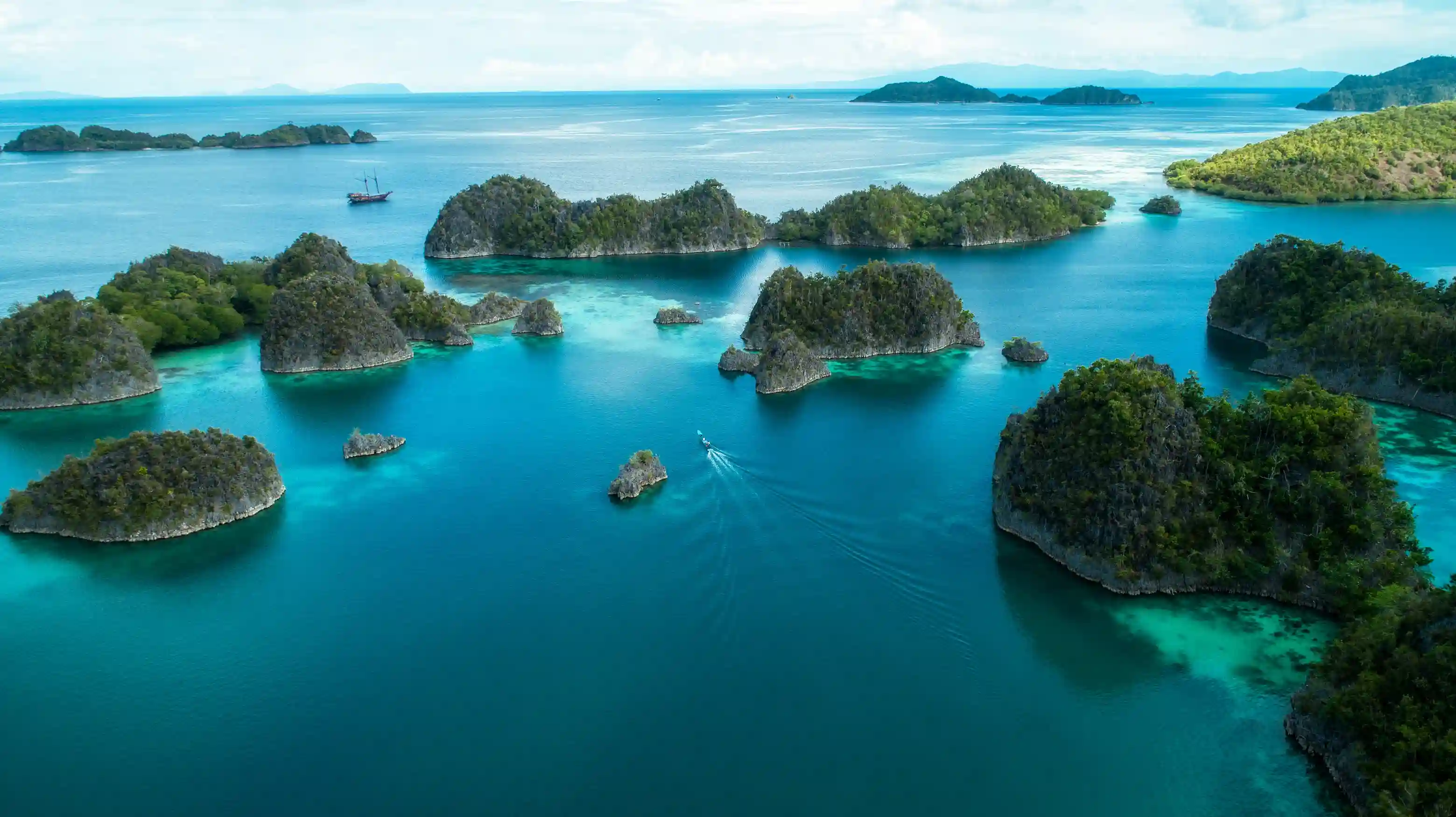 Trekking Activity | Raja Ampat Tour | Komodo Island Tour | Boat Komodo Trip