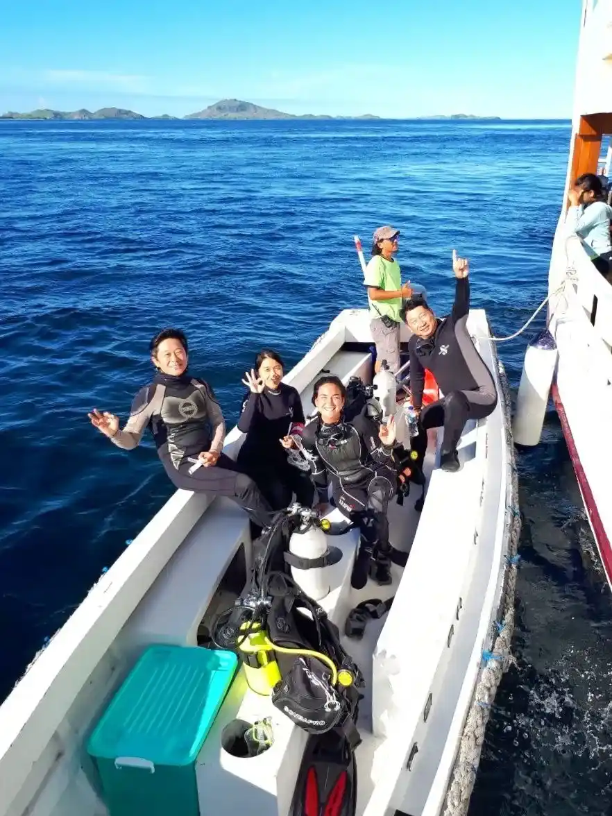 Diving Activity | Raja Ampat Tour | Boat Komodo Trip