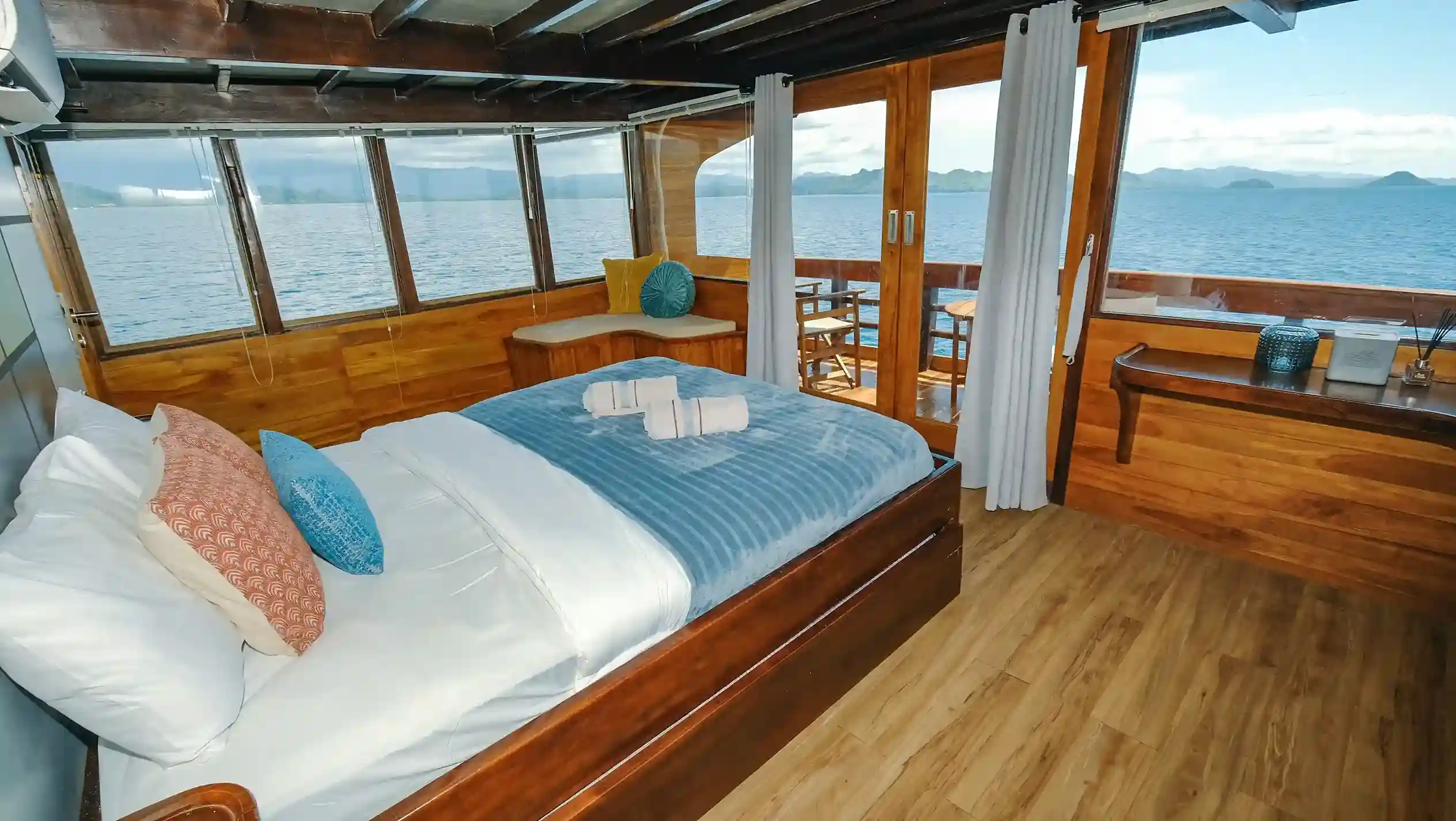 Senada Cruise Phinisi Exterior by Boat Komodo Trip