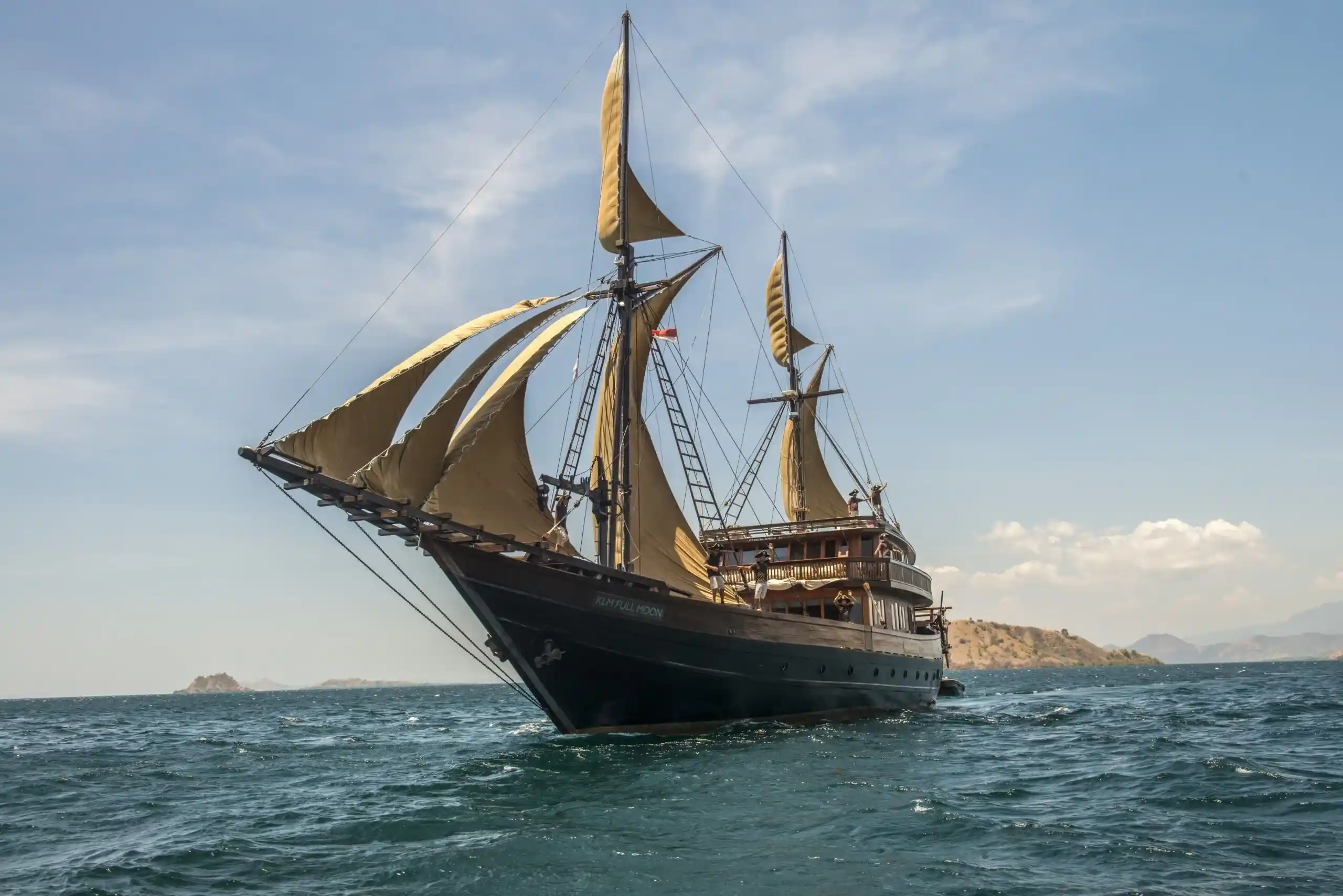 Alila Purnama Cruise Phinisi Liveaboard | Boat Komodo Trip