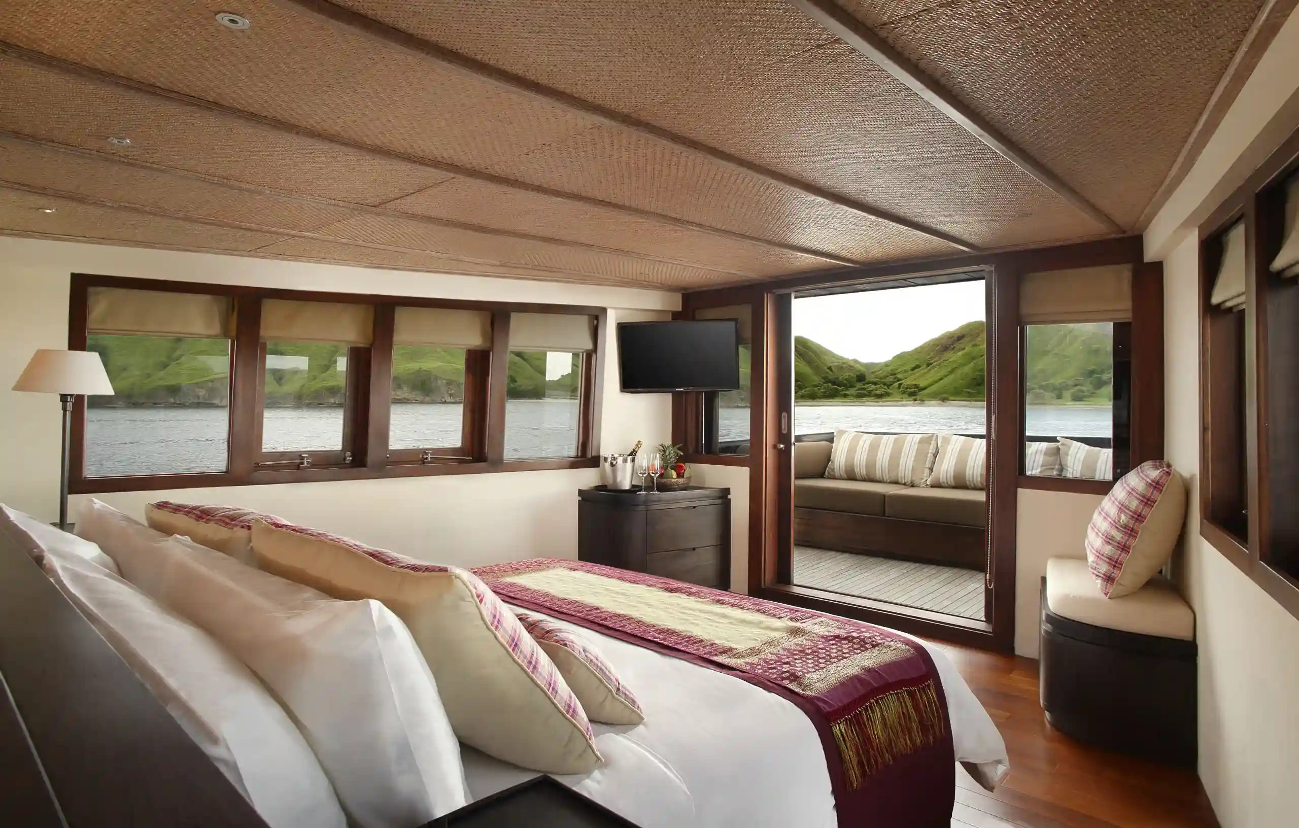 Alila Purnama Cruise Phinisi Liveaboard | Boat Komodo Trip