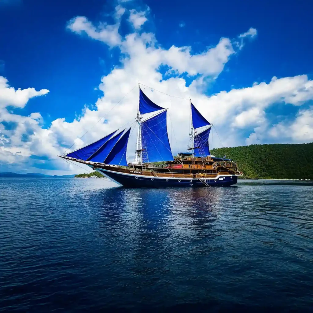 Luxury Yacht Charter Komodo: Experience Indonesia's Ultimate Private Sailing