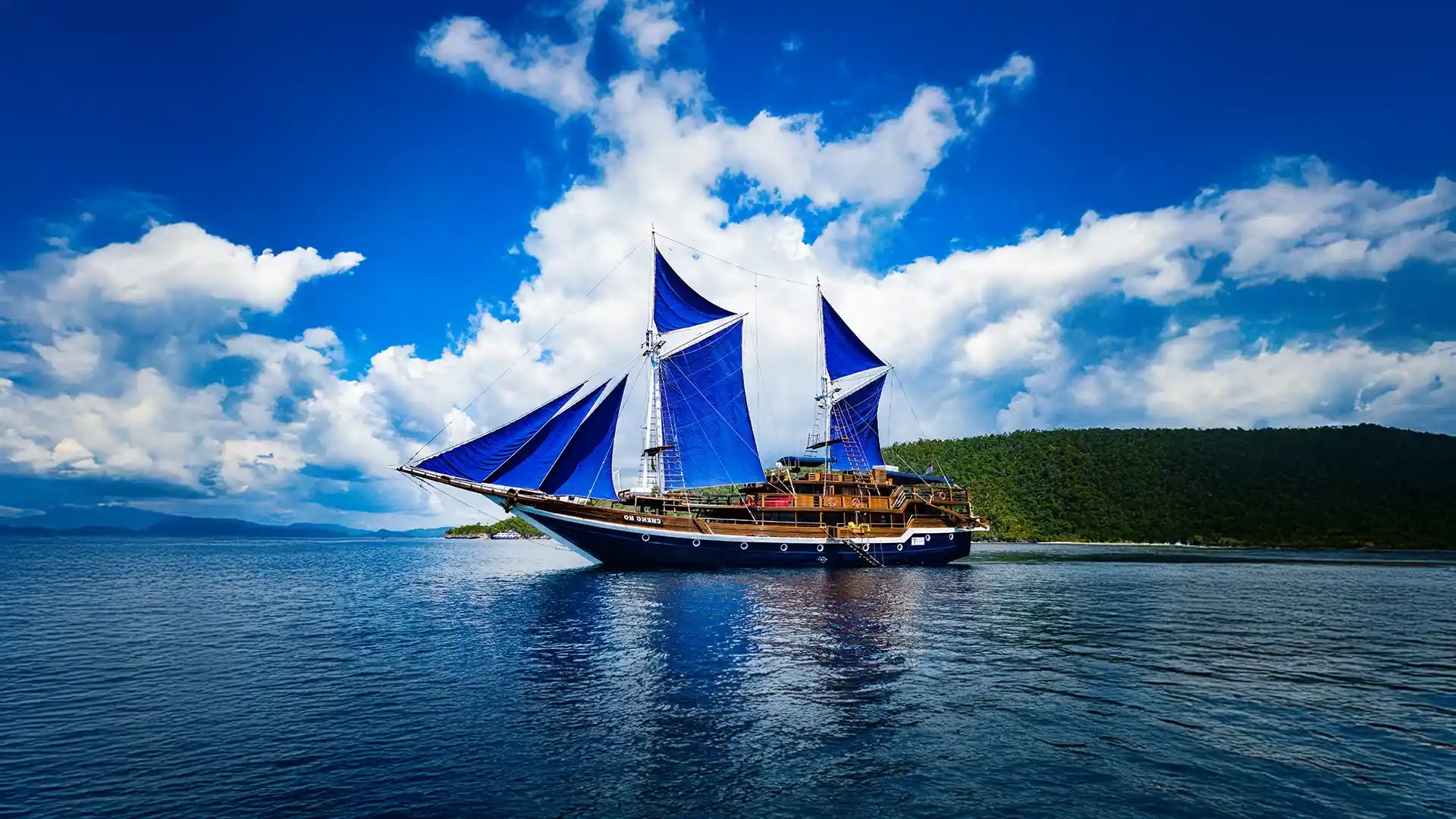 Cheng Ho Phinisi Cruise Boat Charter | Boat Komodo Trip