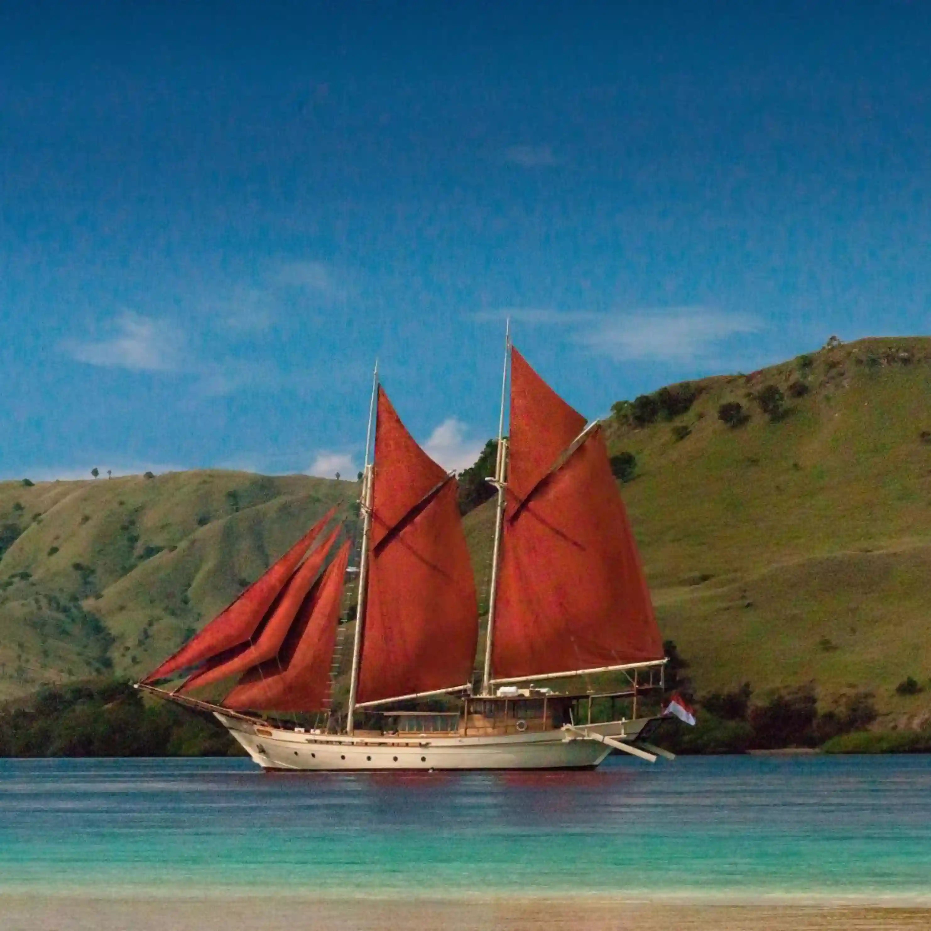 Si Datu Bua Cruise Phinisi - VVIP Yacht Charter Experience