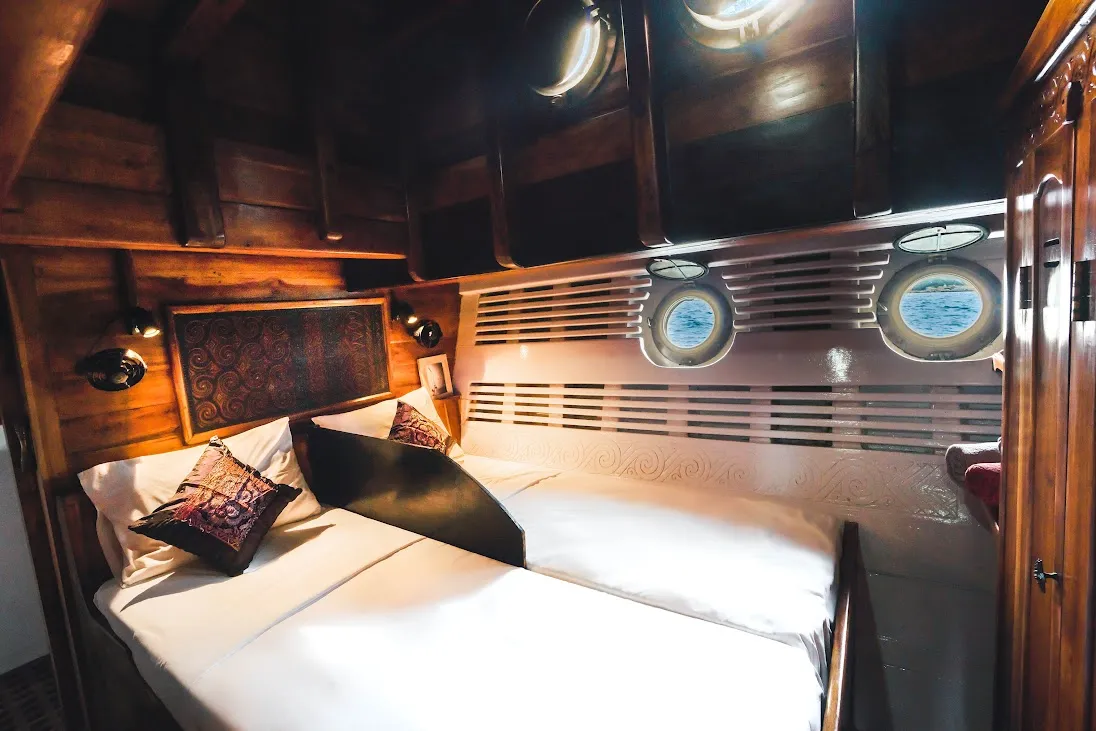 Calico Jack Liveaboard | Raja Ampat Diving Tour | Komodo Dragon Tour | Boat Komodo Trip