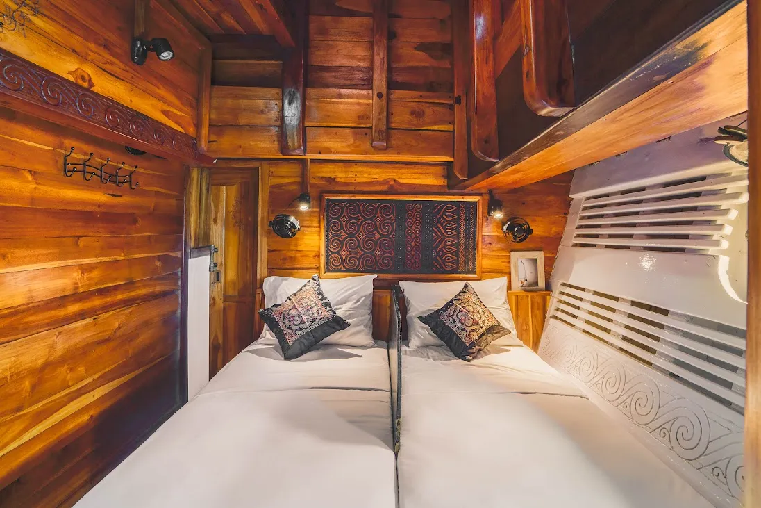 Calico Jack Liveaboard | Raja Ampat Diving Tour | Komodo Dragon Tour | Boat Komodo Trip