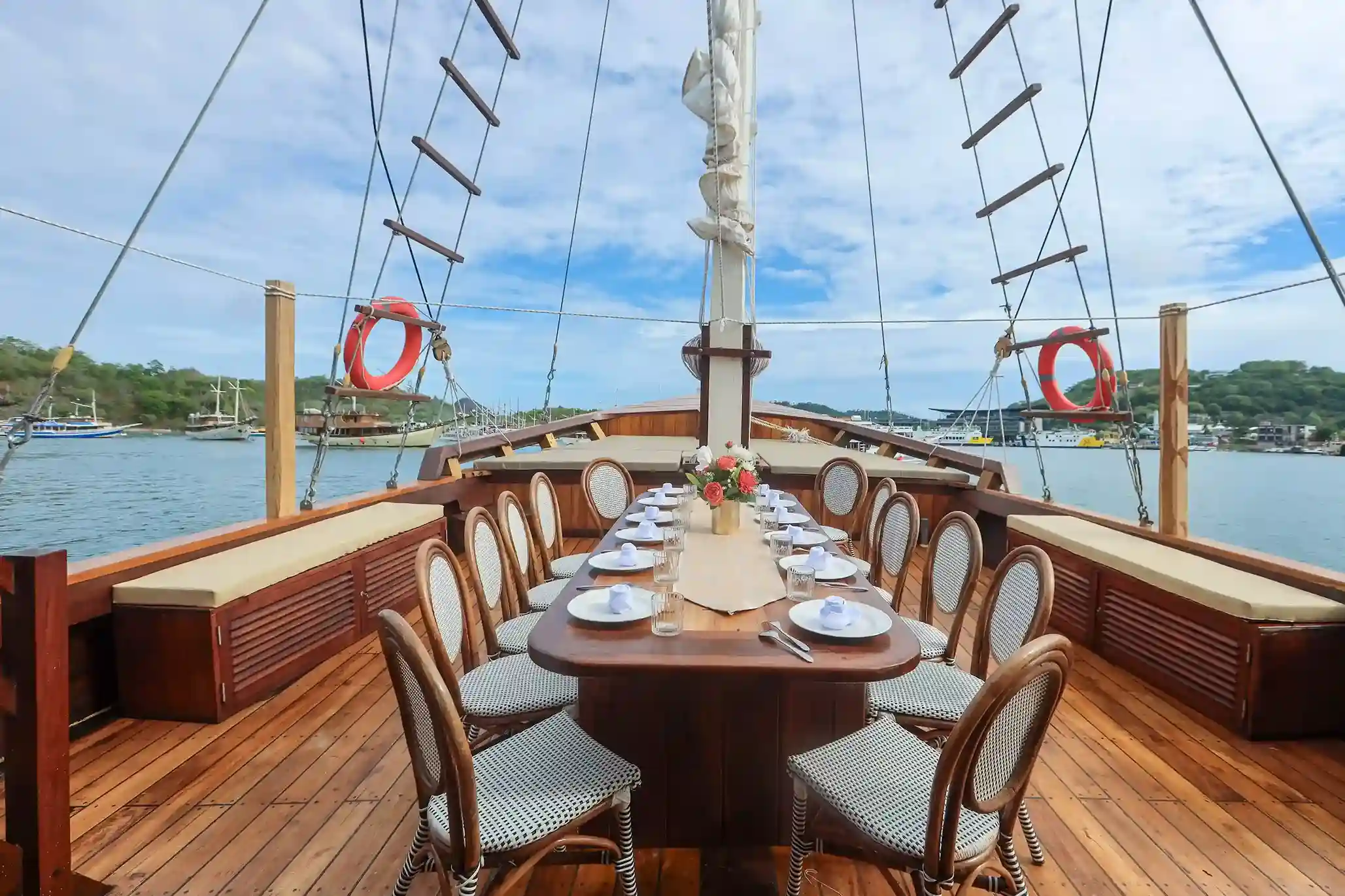 Outdoor Dining Area | Elrora Cruise Phinisi by Boat Komodo Trip