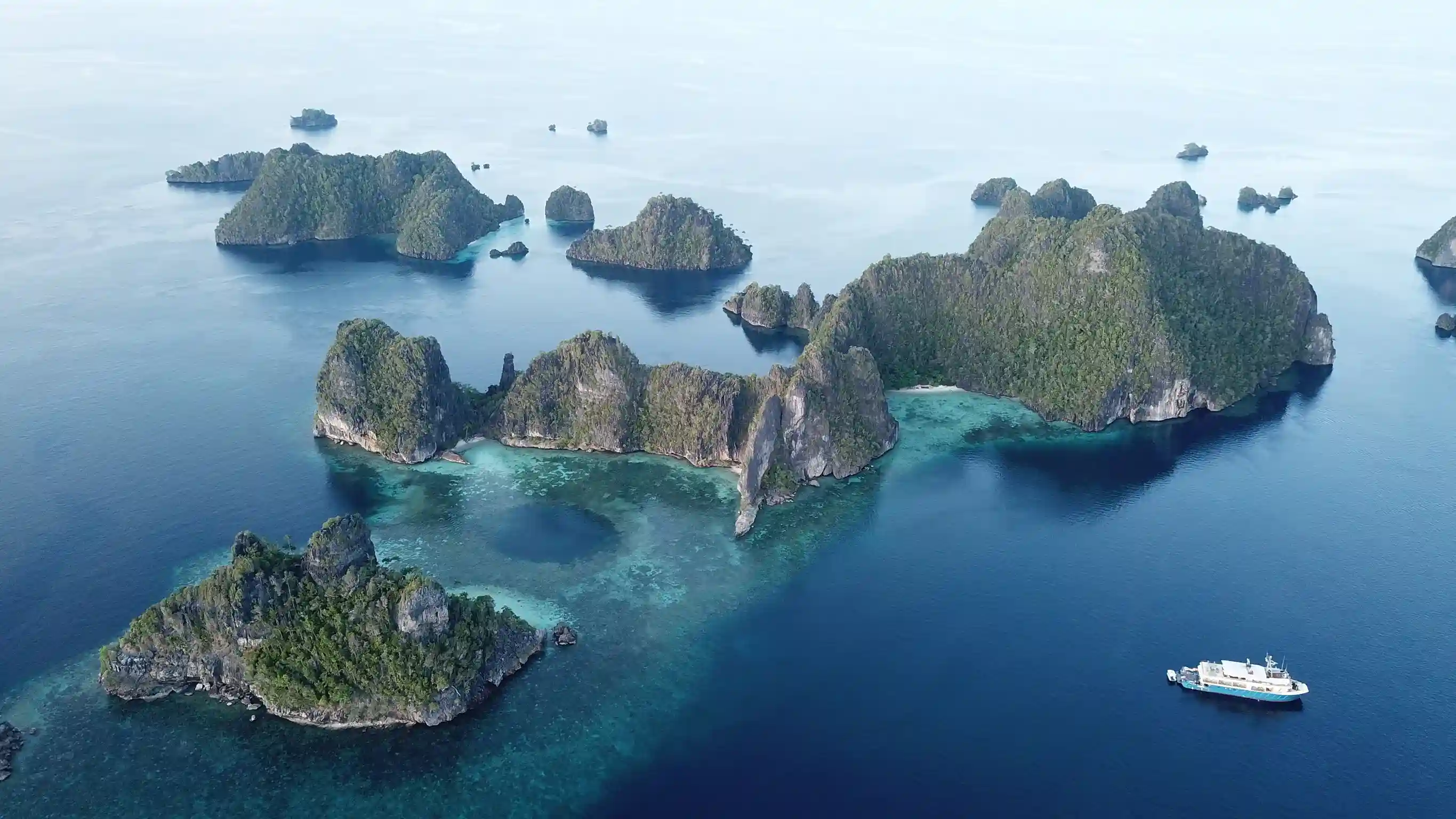 Disembarkation in Kaimana on Raja Ampat | Boat Komodo Trip