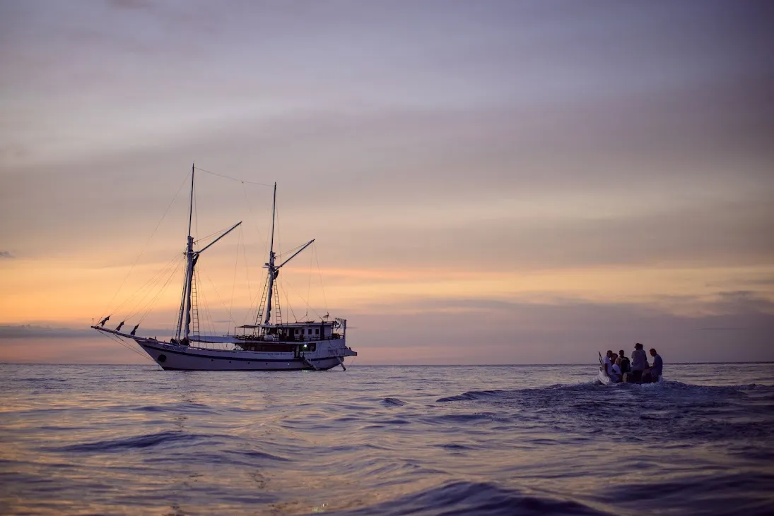 Ombak Biru Liveaboard | Boat Komodo Trip