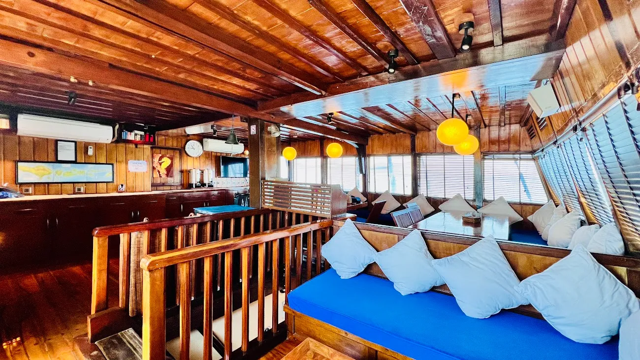 Ombak Biru Liveaboard | Boat Komodo Trip