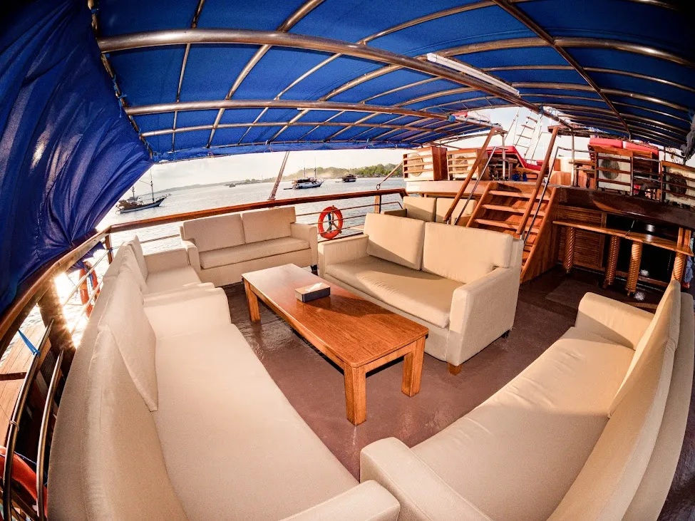 Sea Safarai 6 outdoord chill area (1)