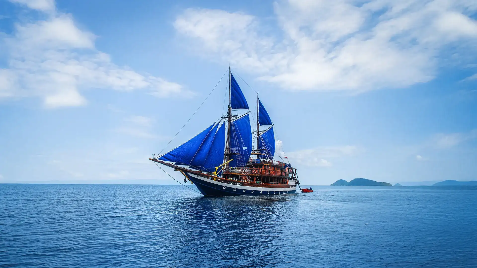 Sea Safari 6 Liveaboard Phinisi Cruise Boat Charter | Boat Komodo Trip