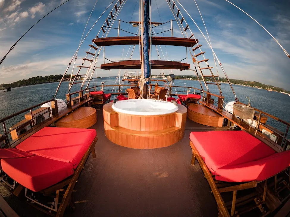 Sea Safari 6 Jacuzzi