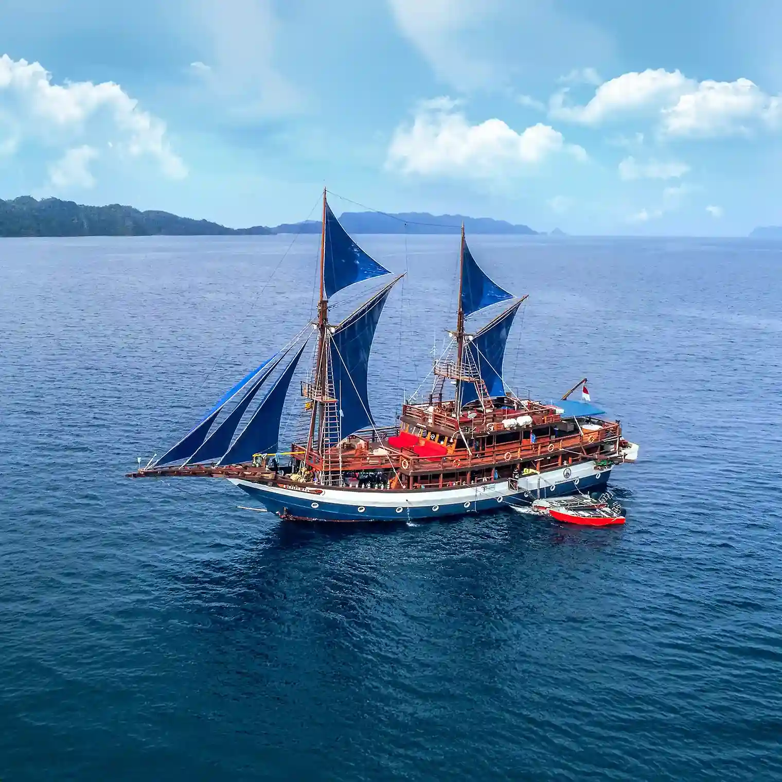 Sea Safari 8 VVIP Phinisi Liveaboard for Raja Ampat and Cendrawasih Bay