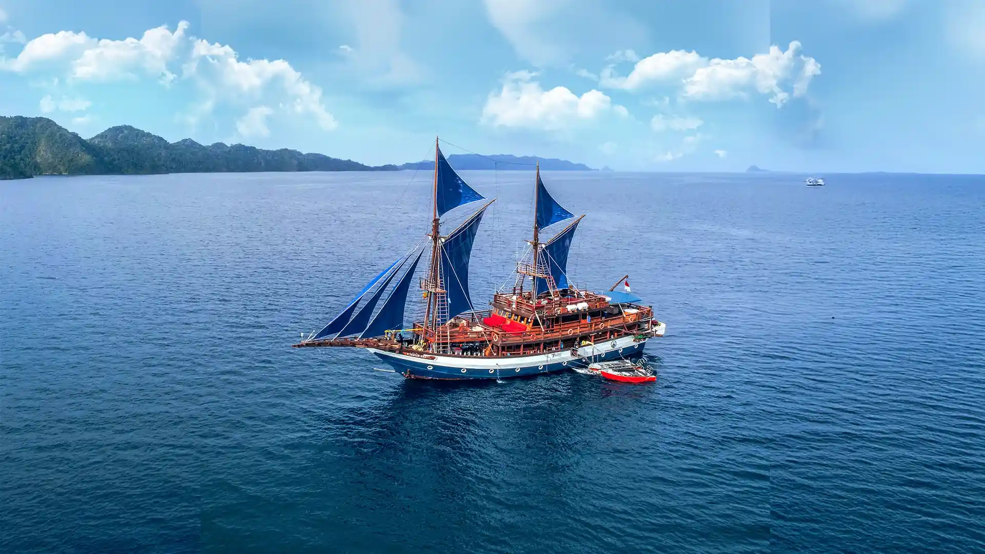 Sea Safari 8 Liveaboard Phinisi Cruise Boat Charter | Boat Komodo Trip