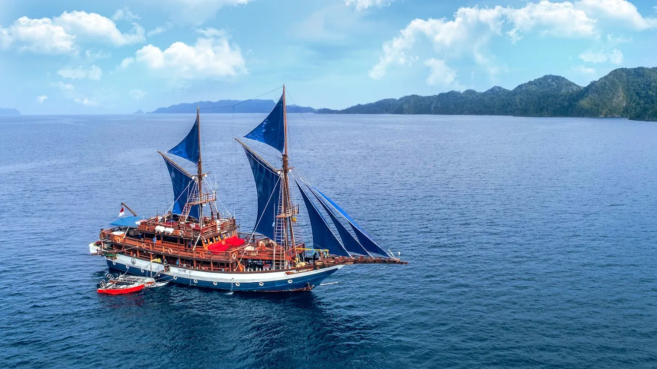 Sea Safari 8 Liveaboard | Boat Komodo Trip