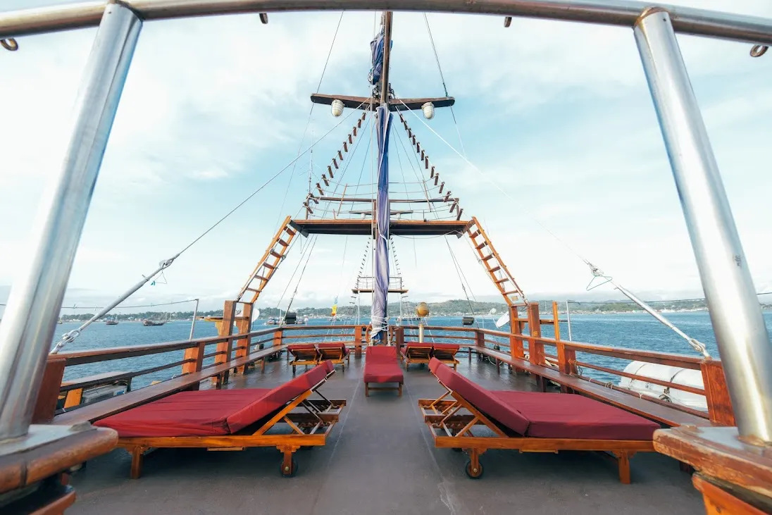 Sea Safari 8 Liveaboard | Boat Komodo Trip