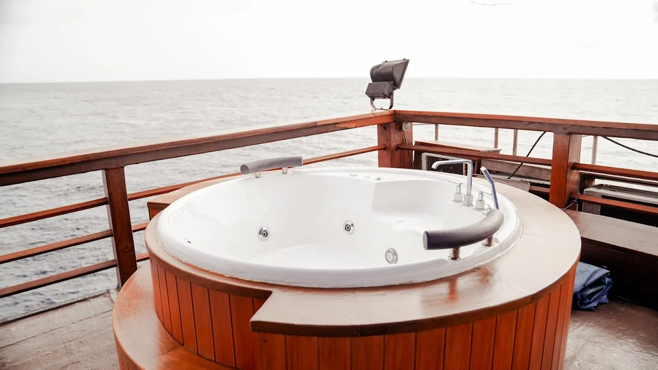 Sea Safari 8 Liveaboard | Boat Komodo Trip