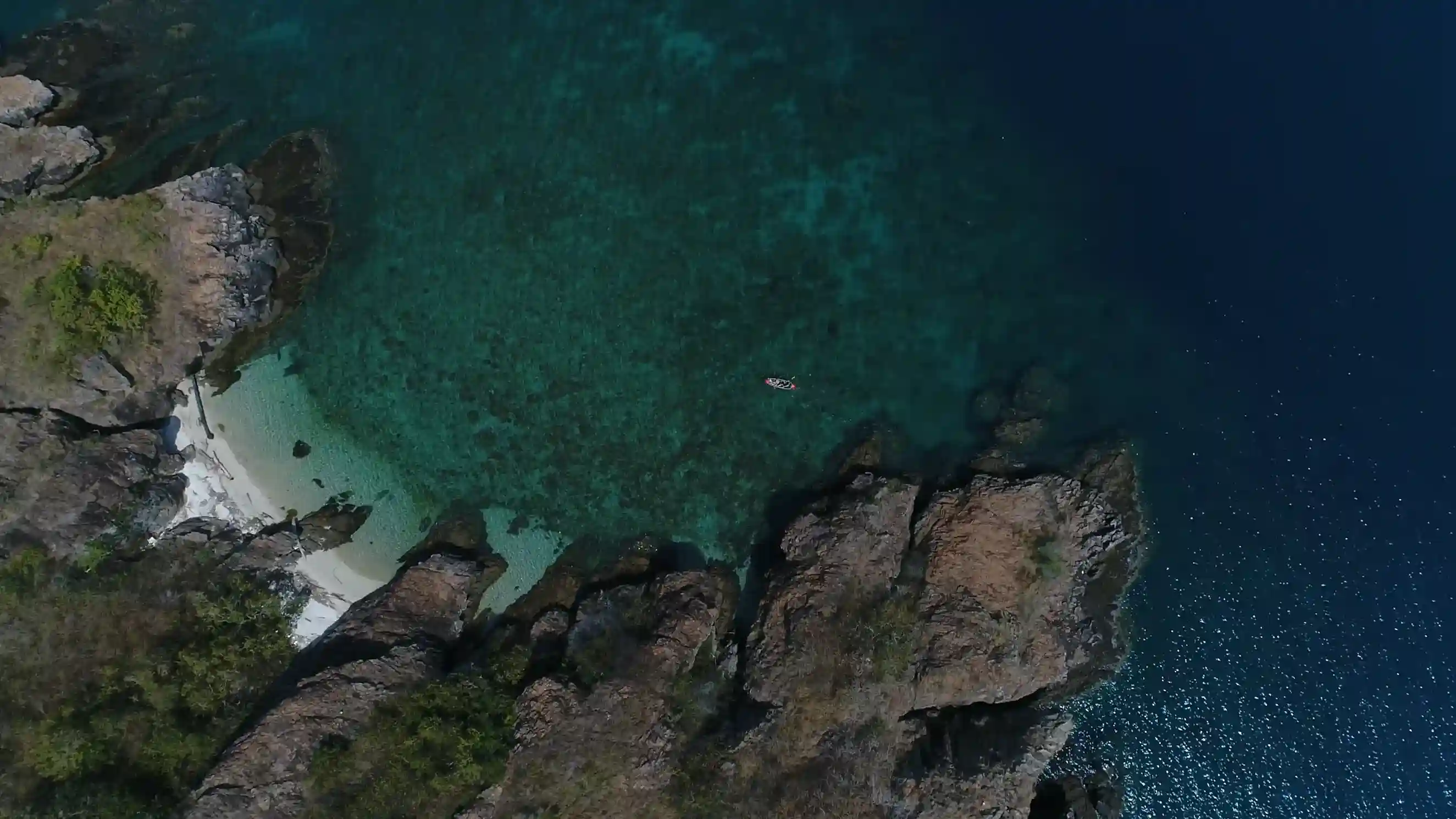 Triton Bay Tours | Kaimana Tours | Luxury Phinisi | Boat Komodo Trip