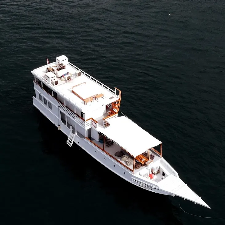 Zendaya Phinisi | Boat Komodo Trip